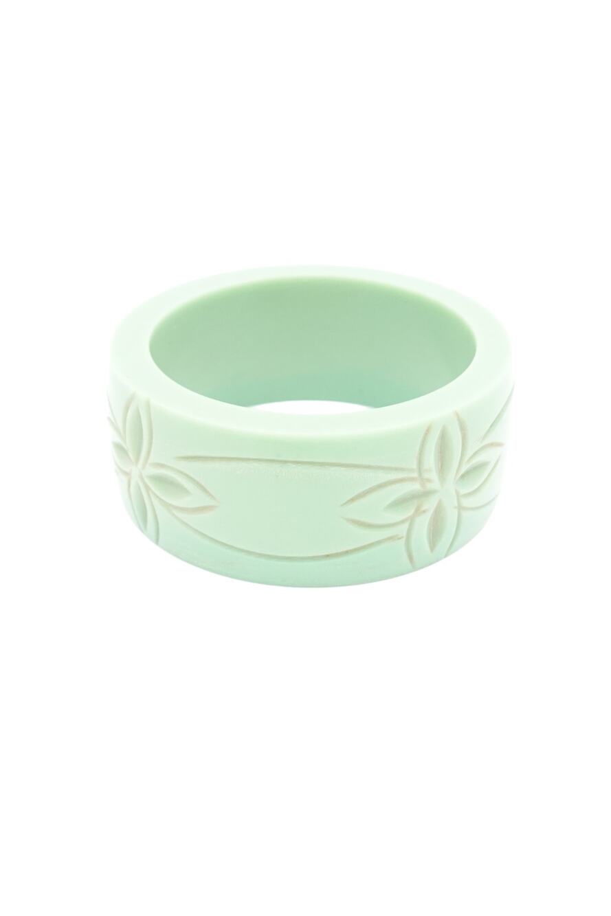Vintage 1930s–40s Carved Mint Green Bakelite Bangle